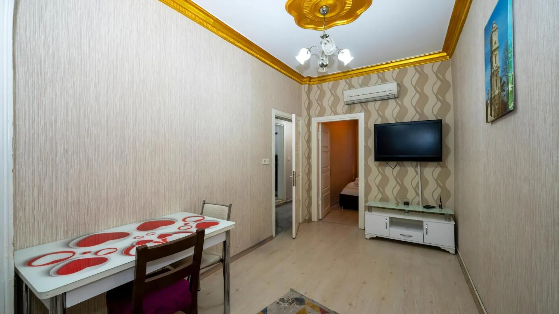 Sweet Home Istanbul 0*,